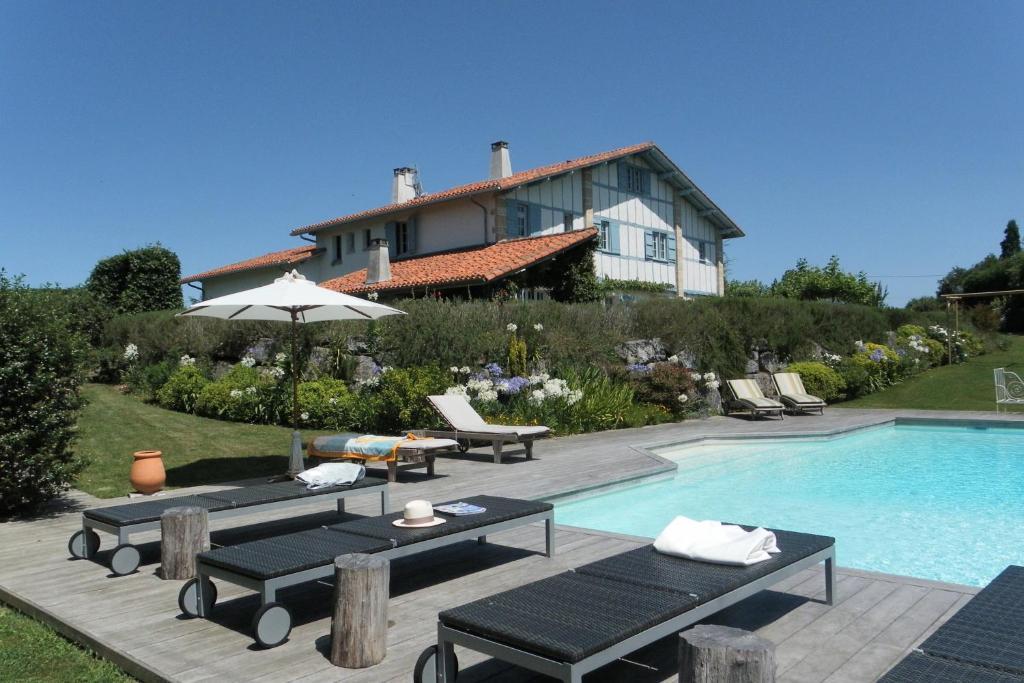 Les Volets Bleus Bed & Breakfast Arcangues Ngoại thất bức ảnh